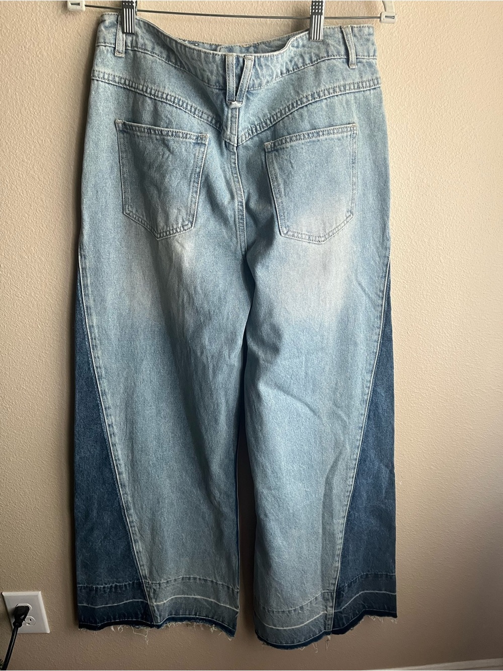 Wide Leg Two-Tone Light Blue Jeans for Women - Picture 3 of 4